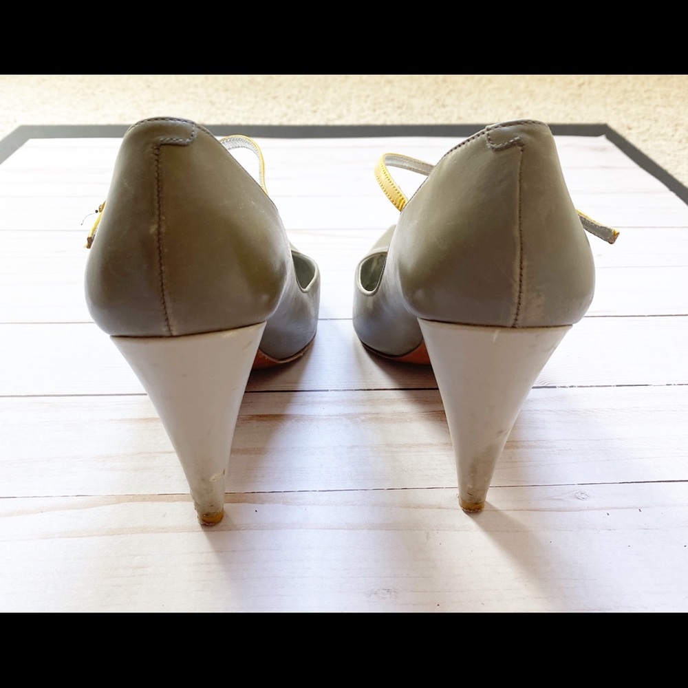 Kenneth Cole Heels (7.5) - Picture 4 of 4